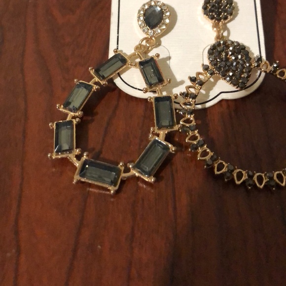 Super petty Clip On Earrings!! - Picture 2 of 3